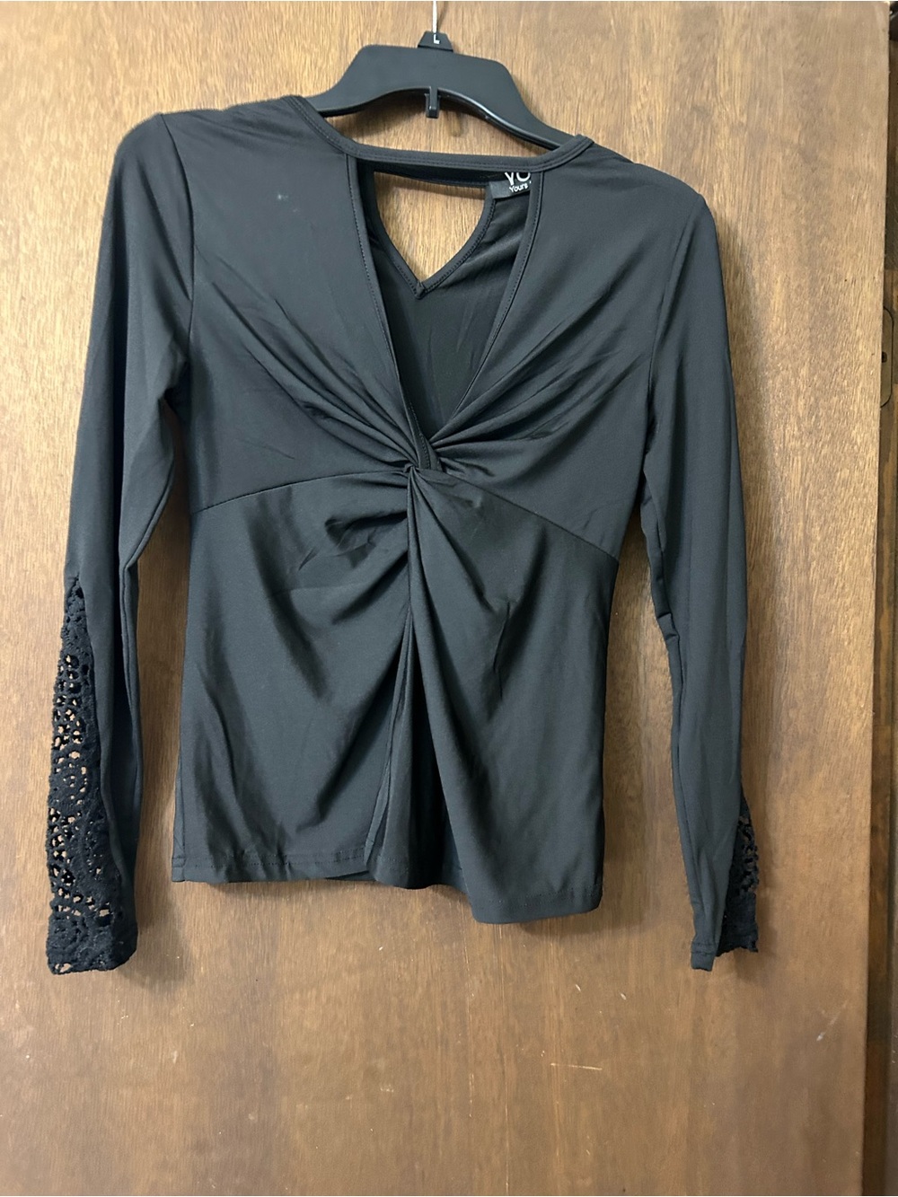 YOINS-Brand New Black Twist-Front Long Sleeve Top with Lace Sleeve. XS
